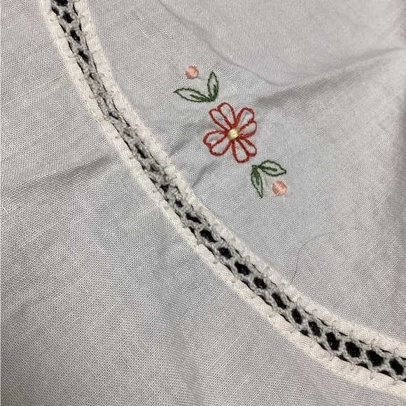 Vintage Embroidered 80” Round - Picture 6 of 9